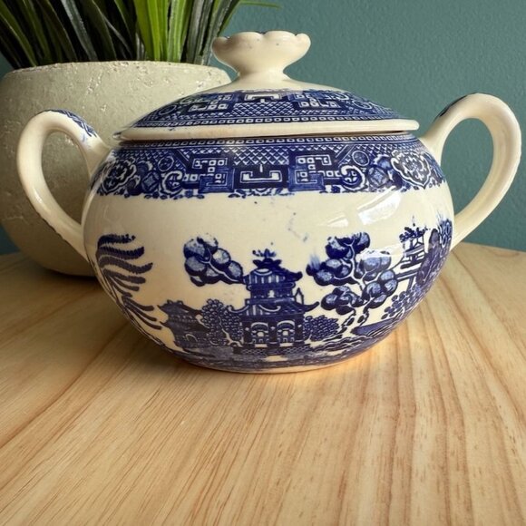 Vintage Blue & White Willow Pattern Lidded Sugar Bowl Pagoda - Picture 2 of 10